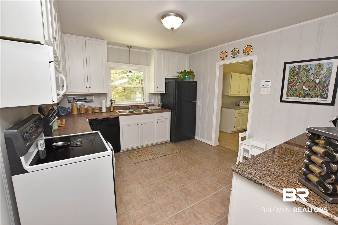 350 Byron Avenue East Mobile, AL 36609 - Photo 10 of 16