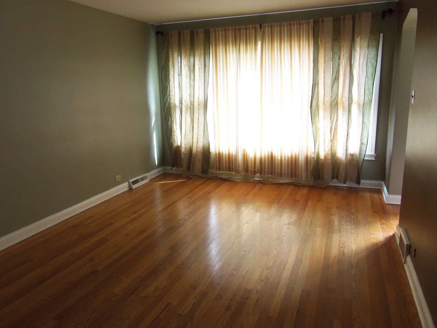 4146 Maple Avenue Brookfield, IL 60513 - Photo 2 of 13