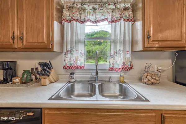 $449,900 | 12288 Bristol Highway, Bristol, VA 24202