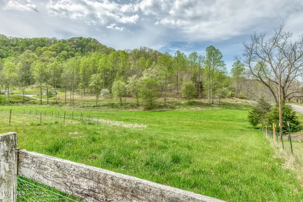 $449,900 | 12288 Bristol Highway, Bristol, VA 24202