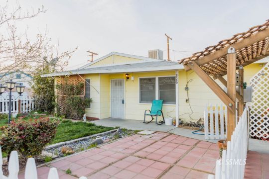 326 West Ridgecrest Boulevard Ridgecrest, CA 93555 - Photo 3 of 21