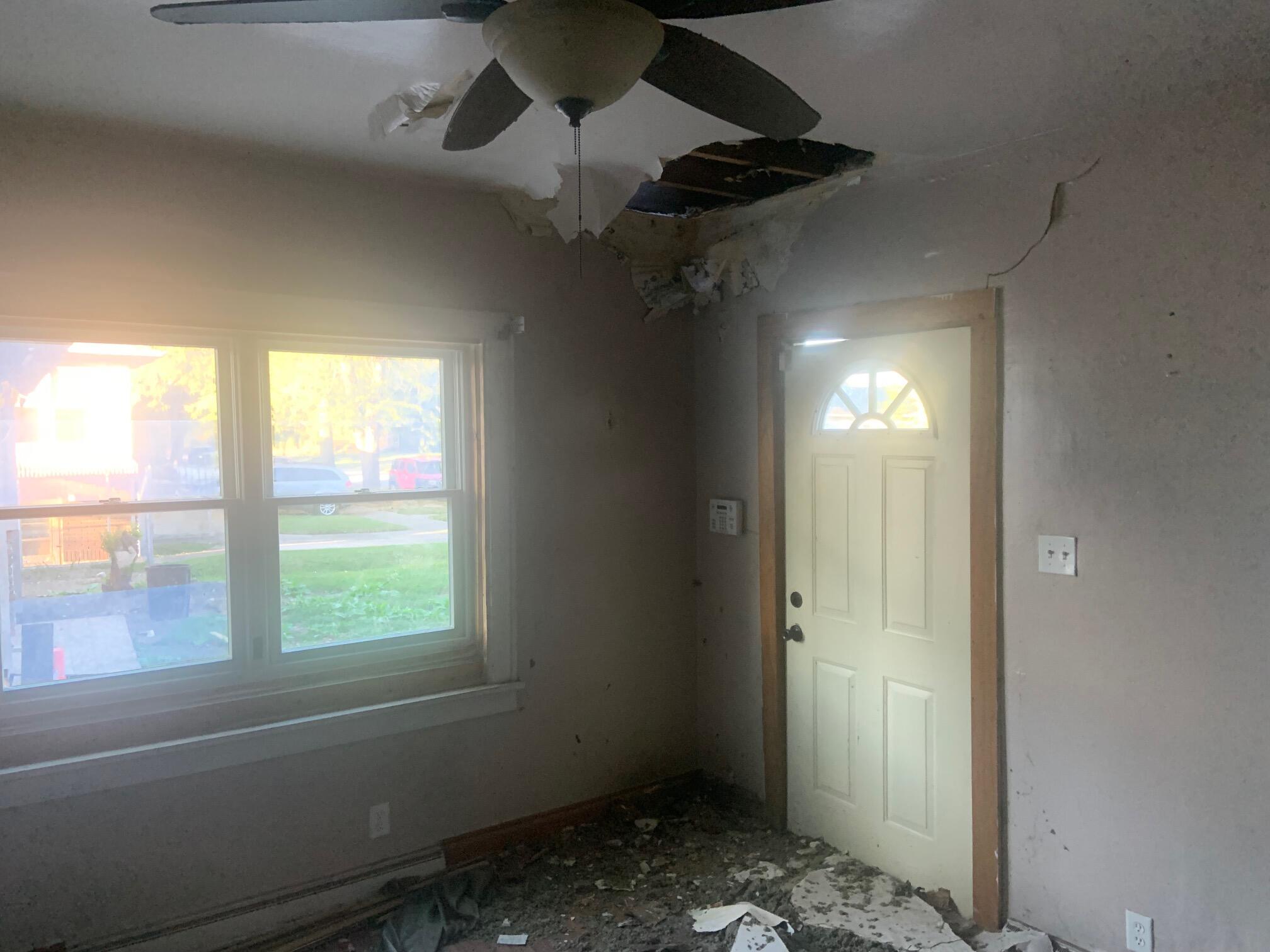 4646 Pennsylvania Street Gary, IN 46409 - Photo 3 of 7 2016x1512