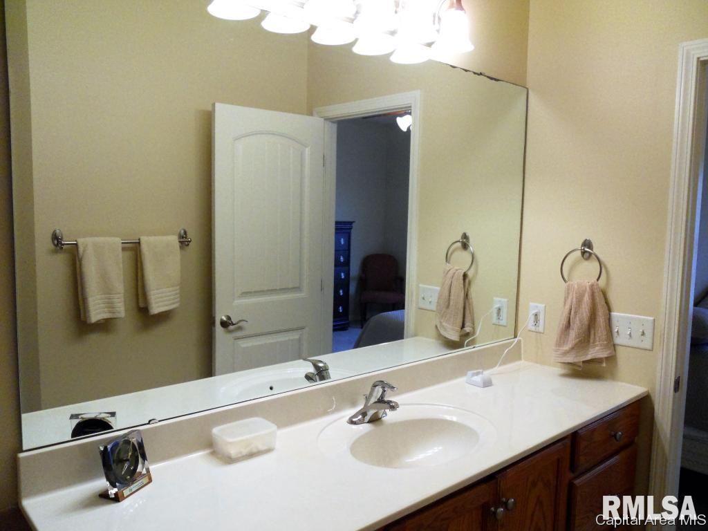 3823 Sugar Loaf Springfield, IL 62711 - Photo 5 of 15 Gallery Image 5