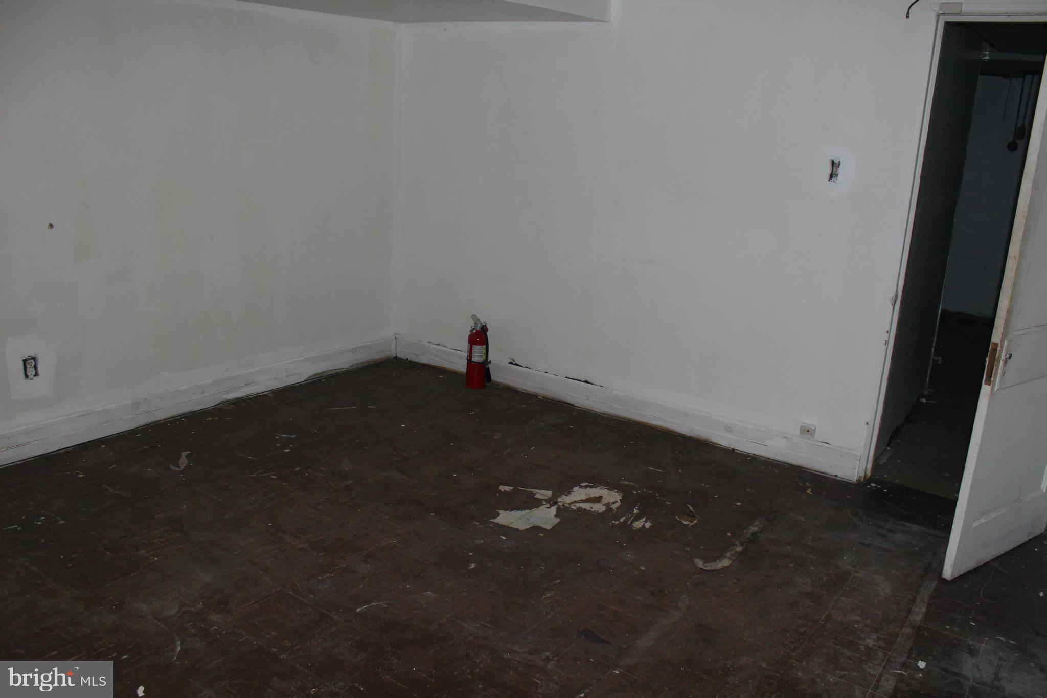 629 Roundview Road Baltimore, MD 21225 - Photo 11 of 26 a view of a small space