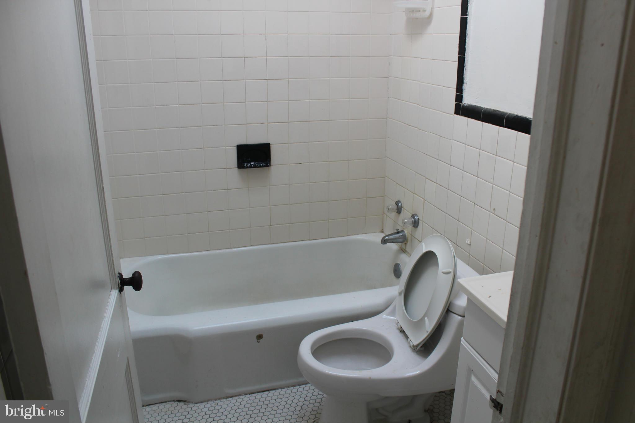 629 Roundview Road Baltimore, MD 21225 - Photo 20 of 26 a bathroom with a sink and a bathtub