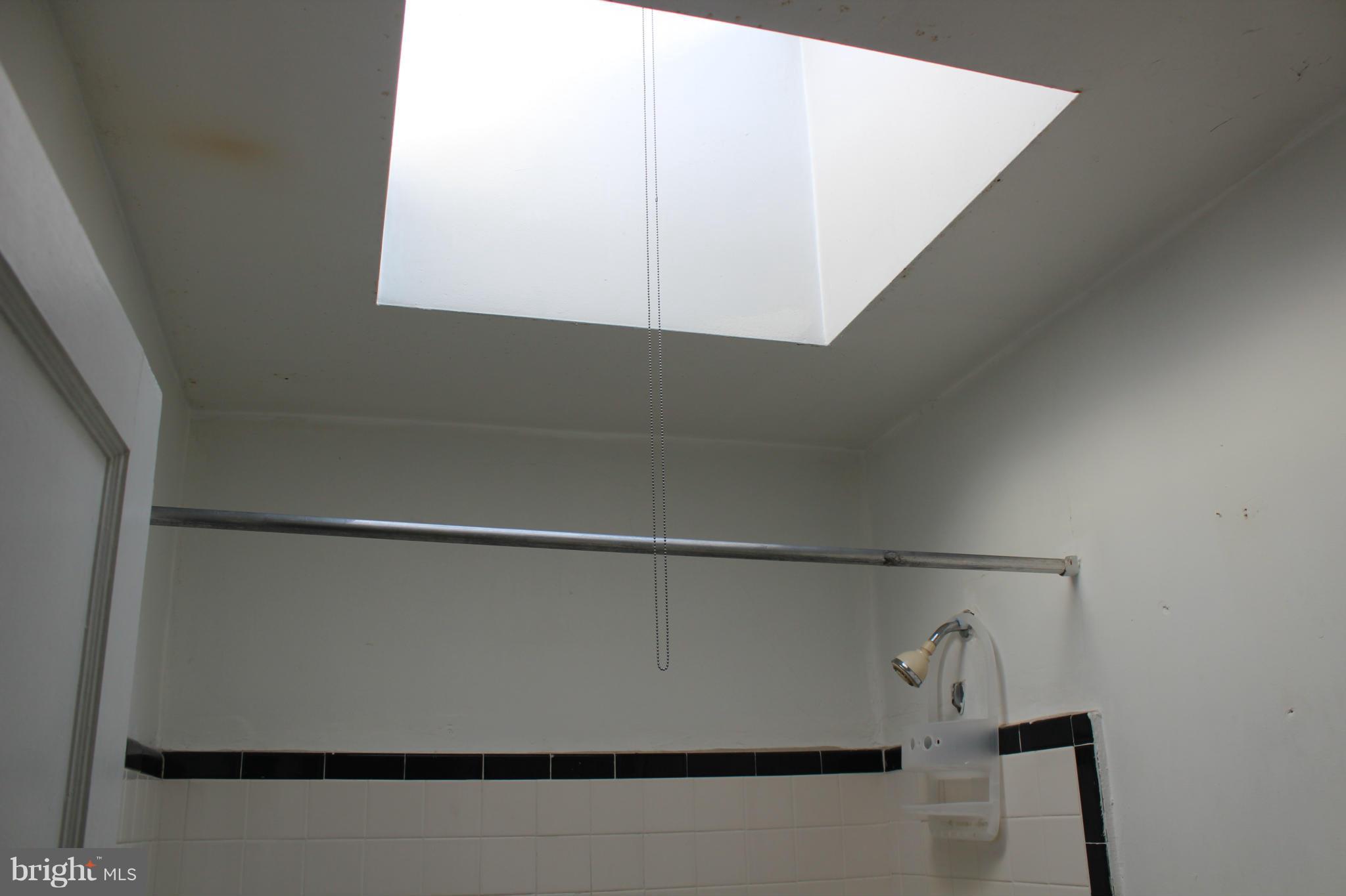 629 Roundview Road Baltimore, MD 21225 - Photo 22 of 26 a close view of tub