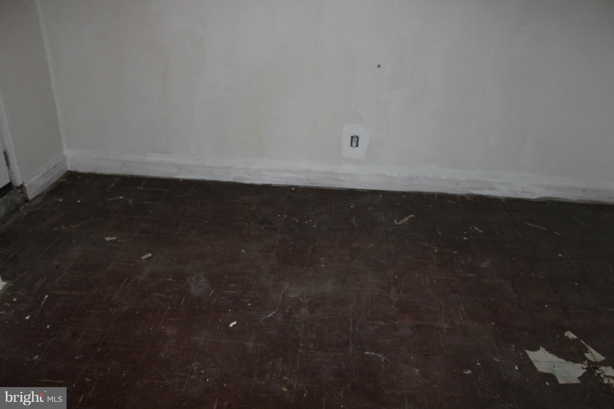 629 Roundview Road Baltimore, MD 21225 - Photo 9 of 26 a view of room