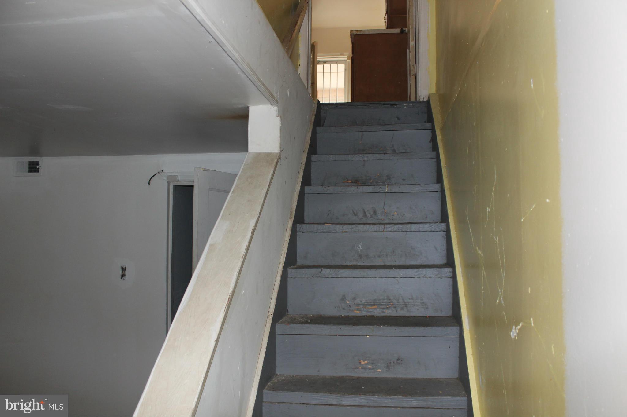 629 Roundview Road Baltimore, MD 21225 - Photo 10 of 26 a view of entryway