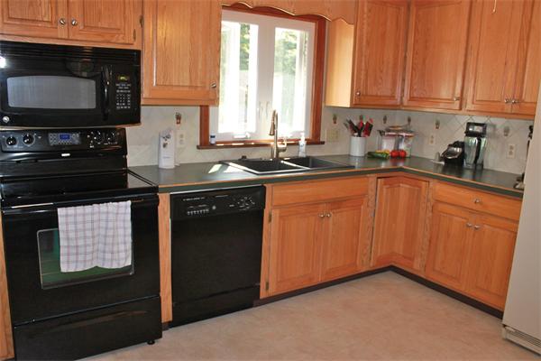 49 Old Farm Road Westfield, MA 01085 - Photo 5 of 23 Gallery Image 5