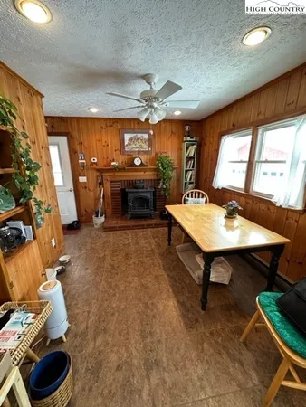 $284,900 | 1083 Comers Rock Road, Elk Creek, VA 24326