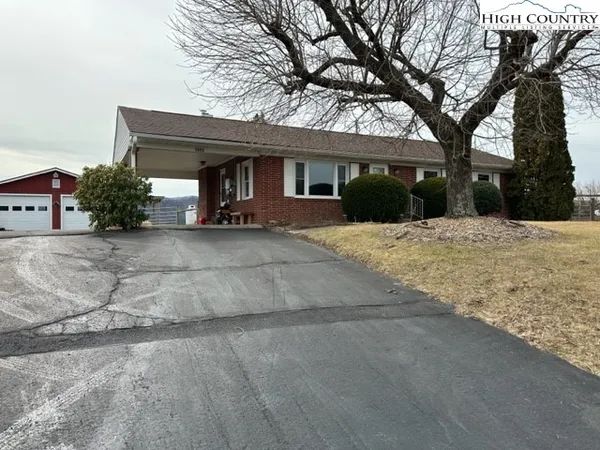 $284,900 | 1083 Comers Rock Road, Elk Creek, VA 24326
