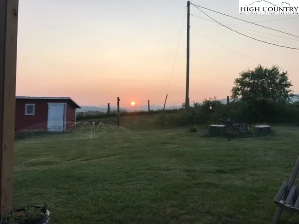 $284,900 | 1083 Comers Rock Road, Elk Creek, VA 24326