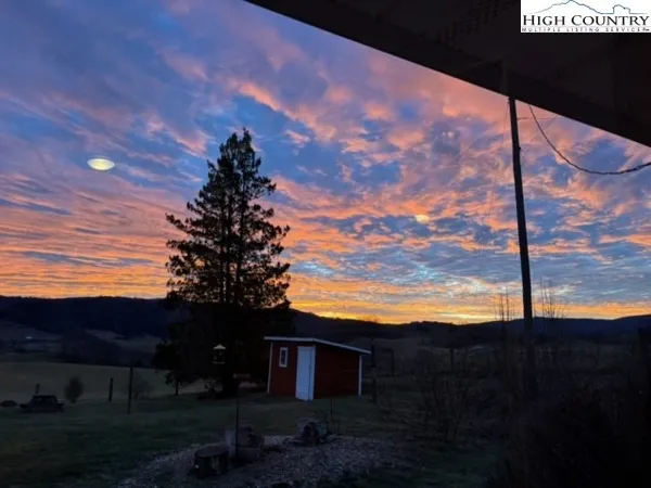 $284,900 | 1083 Comers Rock Road, Elk Creek, VA 24326