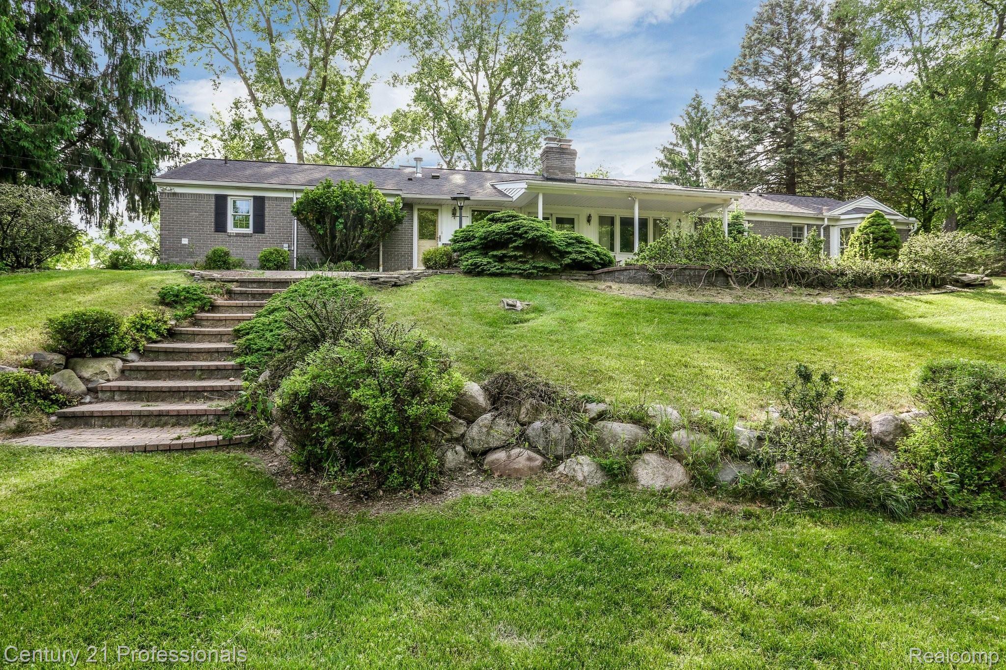 6475 Apple Orchard Lane Rochester, MI 48306 - Photo 22 of 25 Rear elevation.jpg