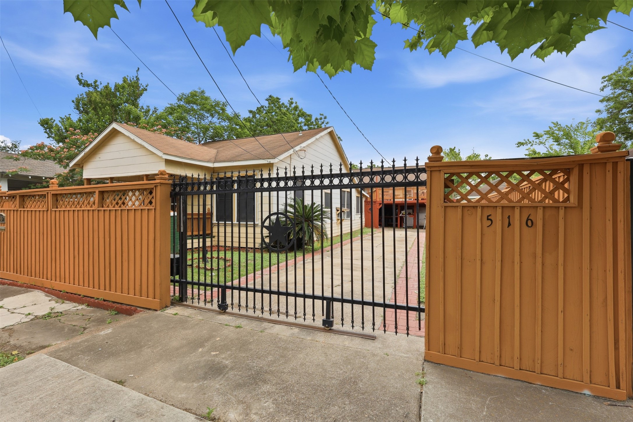 516 North Everton Street Houston, TX 77003 - Photo 12 of 15