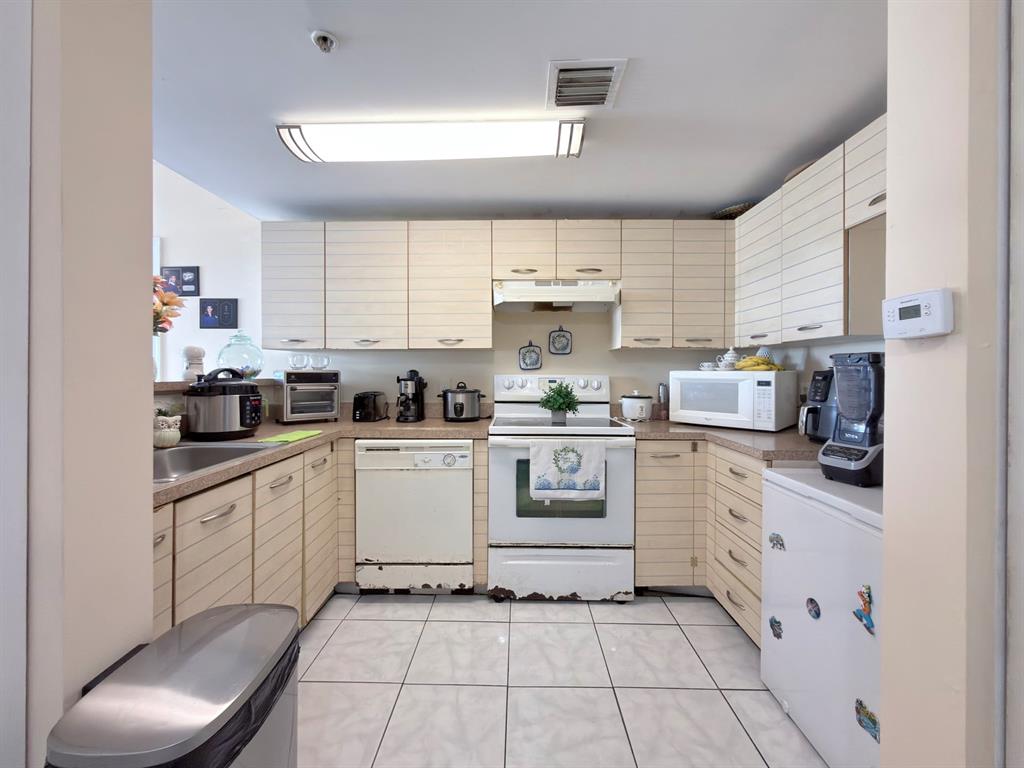 2217 Northwest 7th Street, Unit 901 Miami, FL 33125 - Photo 5 of 33