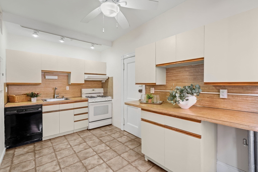 38 Kilsyth Road, Unit 21 Brookline, MA 02445 - Photo 14 of 22 Gallery Image 14
