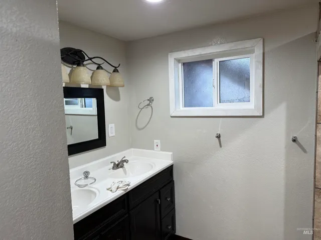 $389,900 | 2932 Arthur Street, American Falls, ID 83211