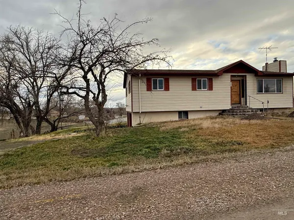 $389,900 | 2932 Arthur Street, American Falls, ID 83211