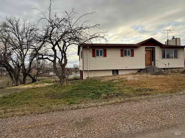 $389,900 | 2932 Arthur Street, American Falls, ID 83211