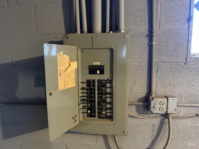 $389,900 | 2932 Arthur Street, American Falls, ID 83211