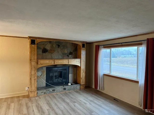 $389,900 | 2932 Arthur Street, American Falls, ID 83211