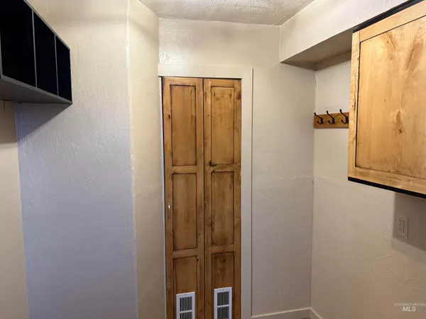 $389,900 | 2932 Arthur Street, American Falls, ID 83211