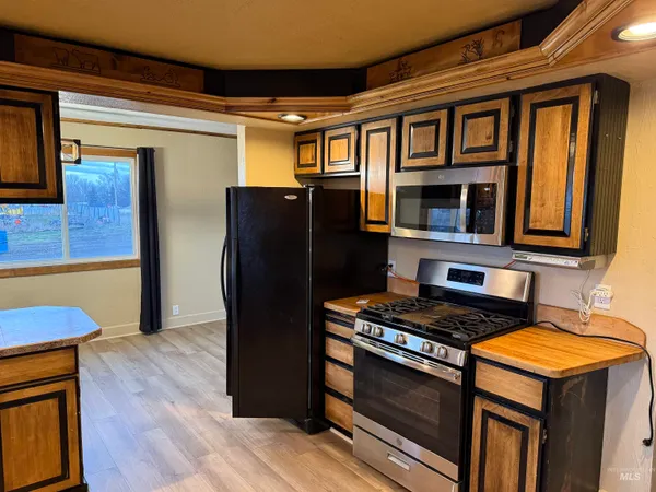 $389,900 | 2932 Arthur Street, American Falls, ID 83211
