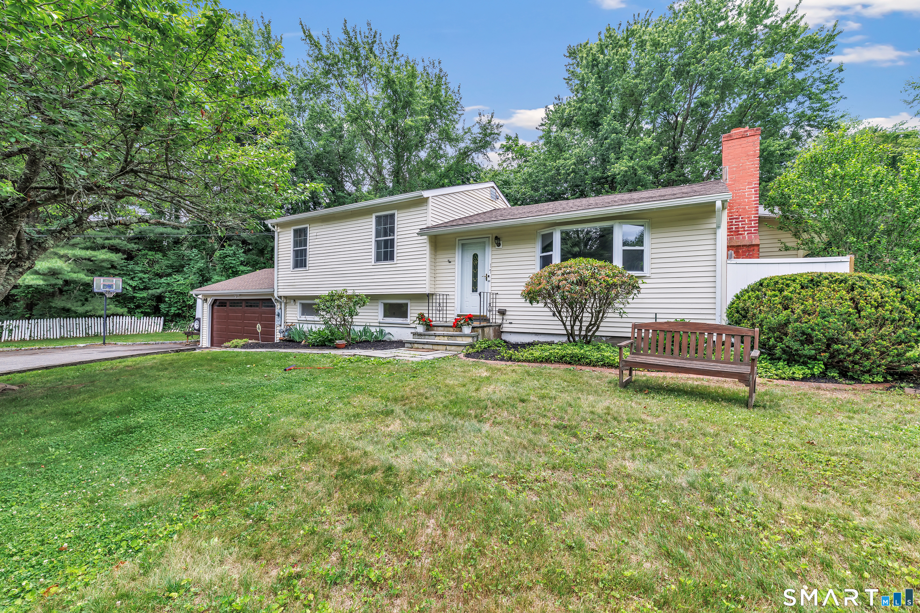17 Woodlawn Road Monroe, CT 06468 - Photo 1 of 37