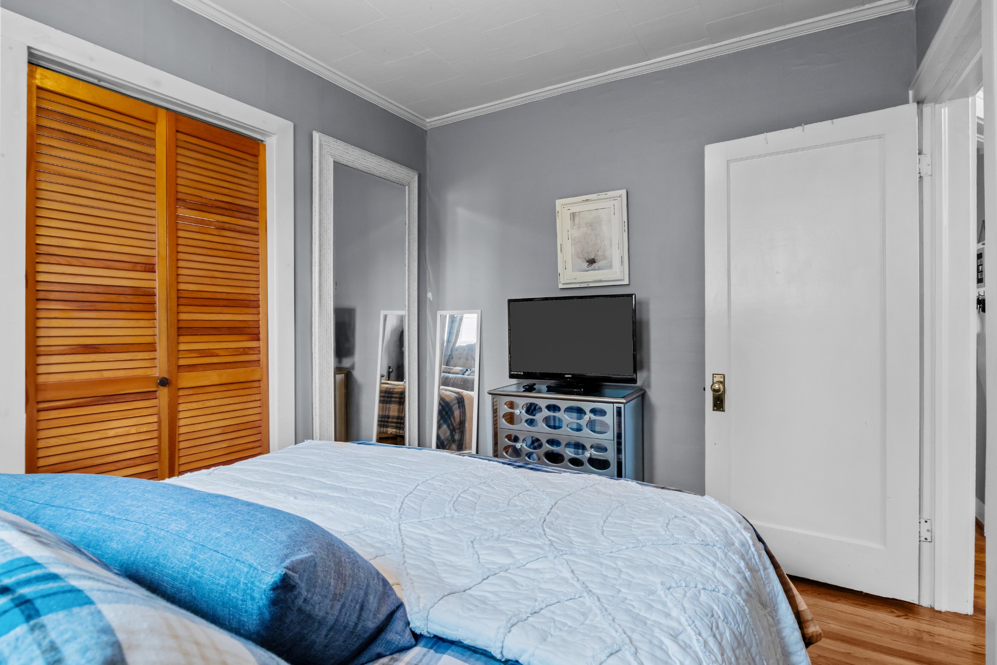 412 High Street Dickson, TN 37055 - Photo 18 of 42 a bedroom with a bed and a flat screen tv