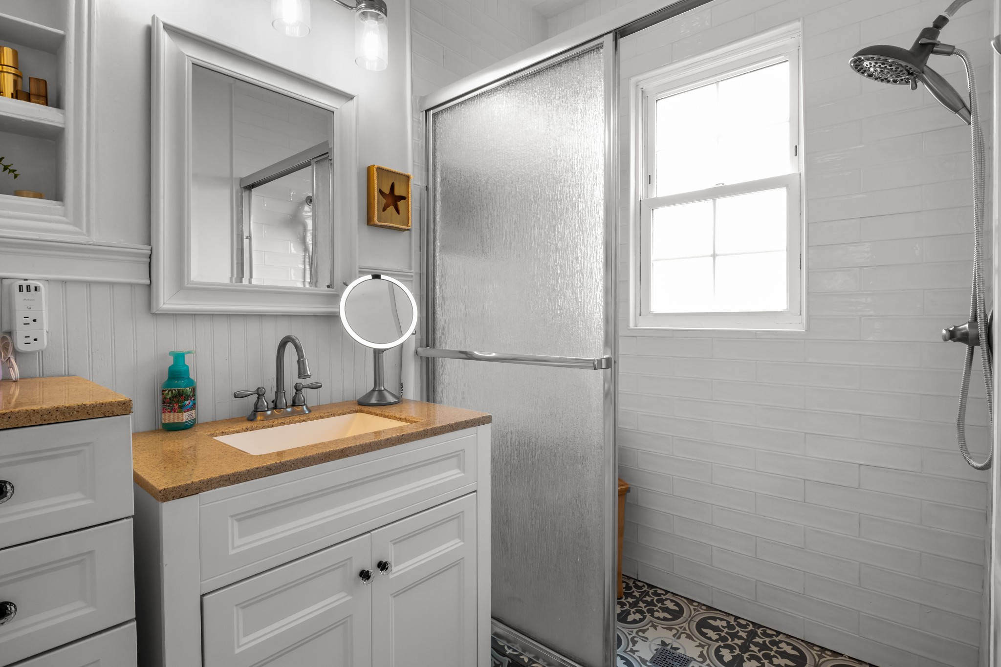 412 High Street Dickson, TN 37055 - Photo 19 of 42 a bathroom with a sink and a mirror