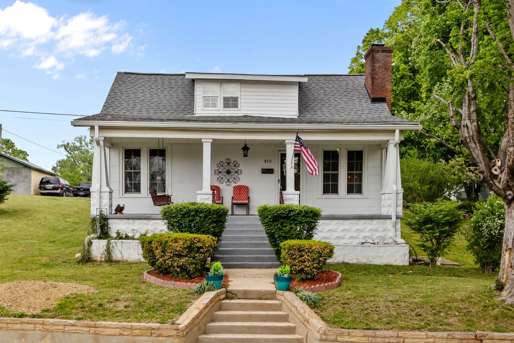 412 High Street Dickson, TN 37055 - Photo 4 of 42 a front view of a house with garden