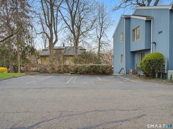 $395,000 | 300 Flax Hill Road, Unit 3, Norwalk, CT 06854