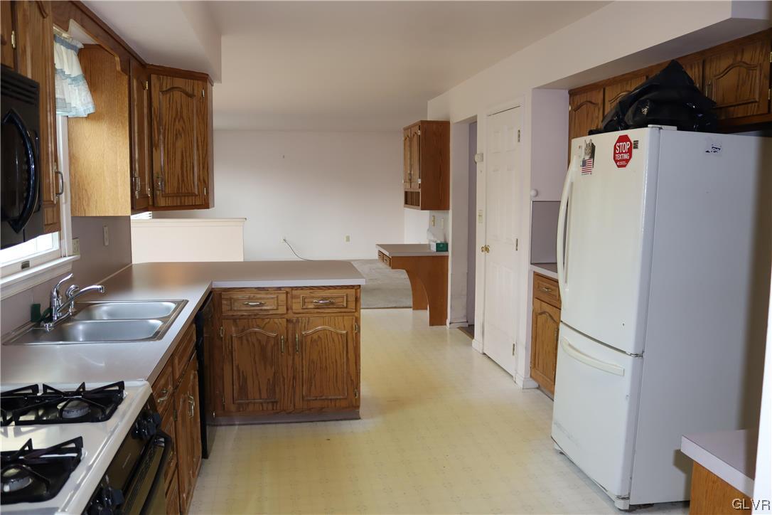 4190 Alder Road Bethlehem, PA 18020 - Photo 3 of 27 a kitchen with a refrigerator sink and stove