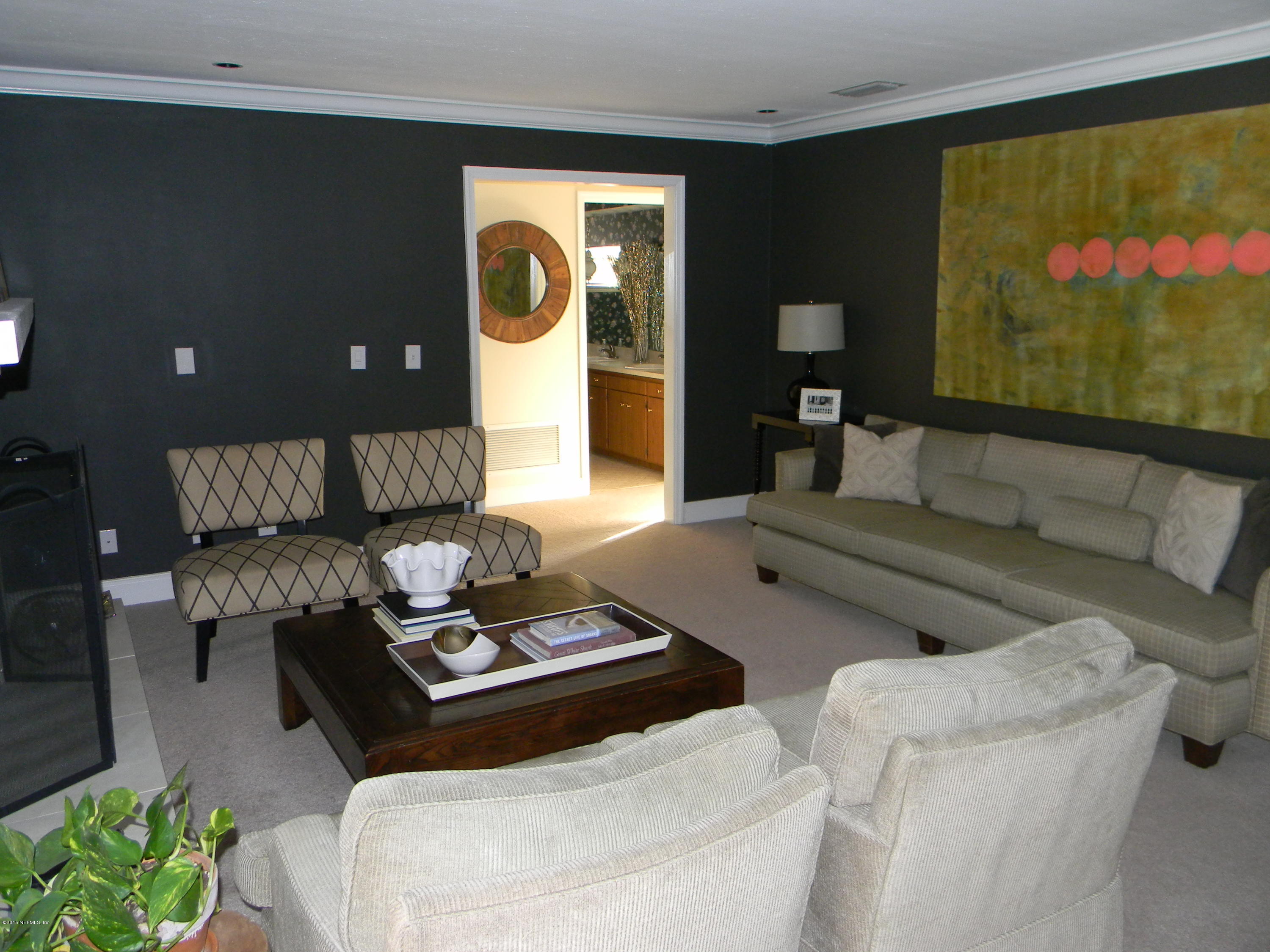 1057 Lido Road Jacksonville, FL 32216 - Photo 4 of 31 Living Room