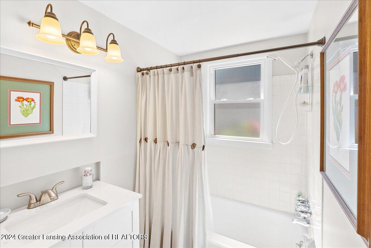 9978 Stoll Road Haslett, MI 48840 - Photo 13 of 51 18-Media Jett - 19