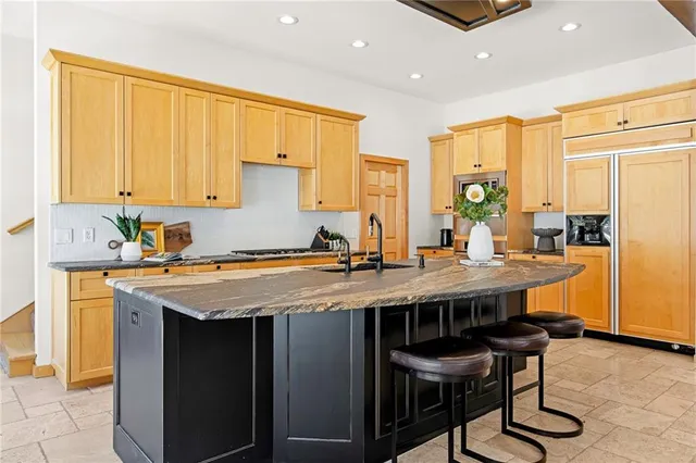 $1,850,000 | 580 Lakeshore Drive West, Lake Quivira, KS 66217