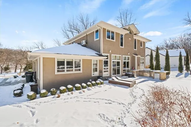 $1,850,000 | 580 Lakeshore Drive West, Lake Quivira, KS 66217