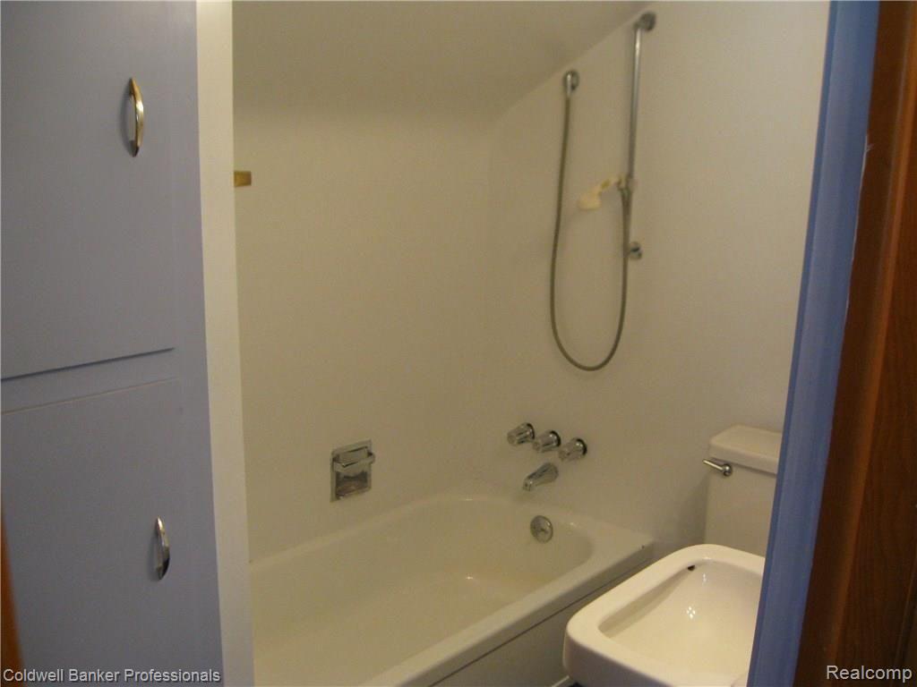 367 Ridgemont Road Grosse Pointe, MI 48236 - Photo 29 of 40