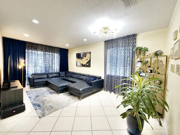 $3,950 | 5152 Woodfield Way, Coconut Creek, FL 33073
