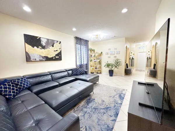 $3,950 | 5152 Woodfield Way, Coconut Creek, FL 33073