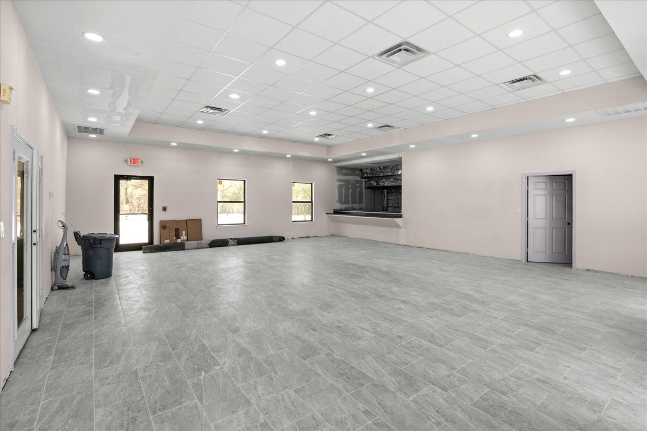 375 King Rea Spur Georgetown, TX 78633 - Photo 16 of 29 Spacious interior room featuring light-toned walls, recessed lighting, and a drop ceiling
