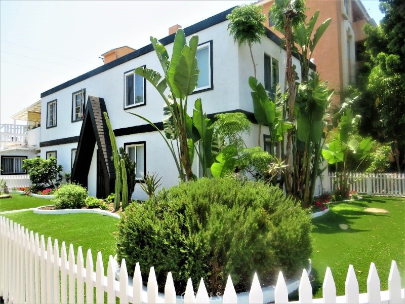 2403 Louella Avenue, Unit 3 Venice, CA 90291 - Photo 14 of 15 a front view of a house with a yard
