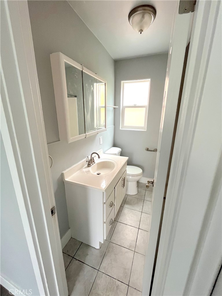 2403 Louella Avenue, Unit 3 Venice, CA 90291 - Photo 8 of 15 a bathroom with a sink a toilet and a mirror