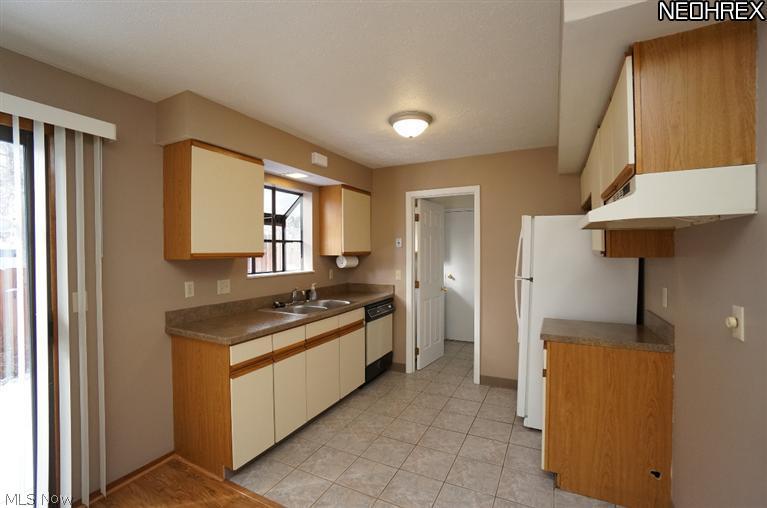 1477 Rydalmount Road Cleveland, OH 44118 - Photo 7 of 25