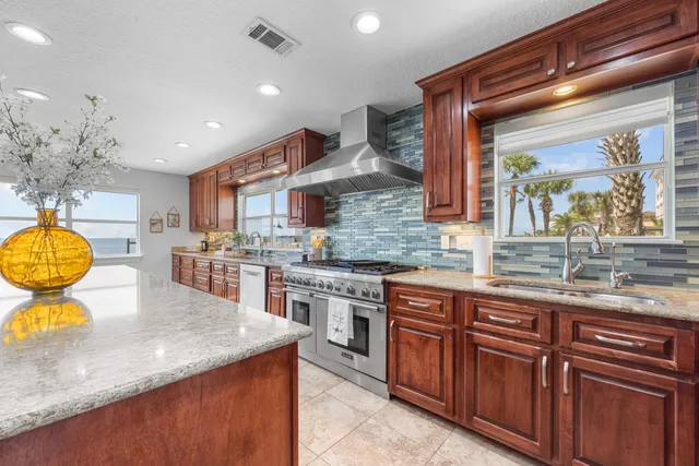 a view of empty room with ceiling fan