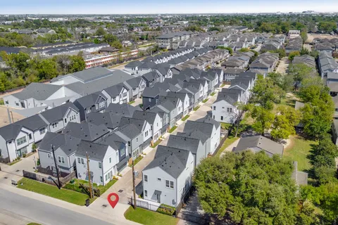 $355,000 | 8919 Sunshine Laverne Lane, Houston, TX 77080