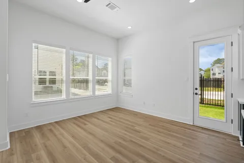 $355,000 | 8919 Sunshine Laverne Lane, Houston, TX 77080