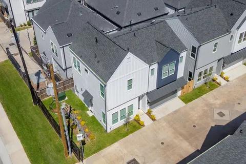$355,000 | 8919 Sunshine Laverne Lane, Houston, TX 77080