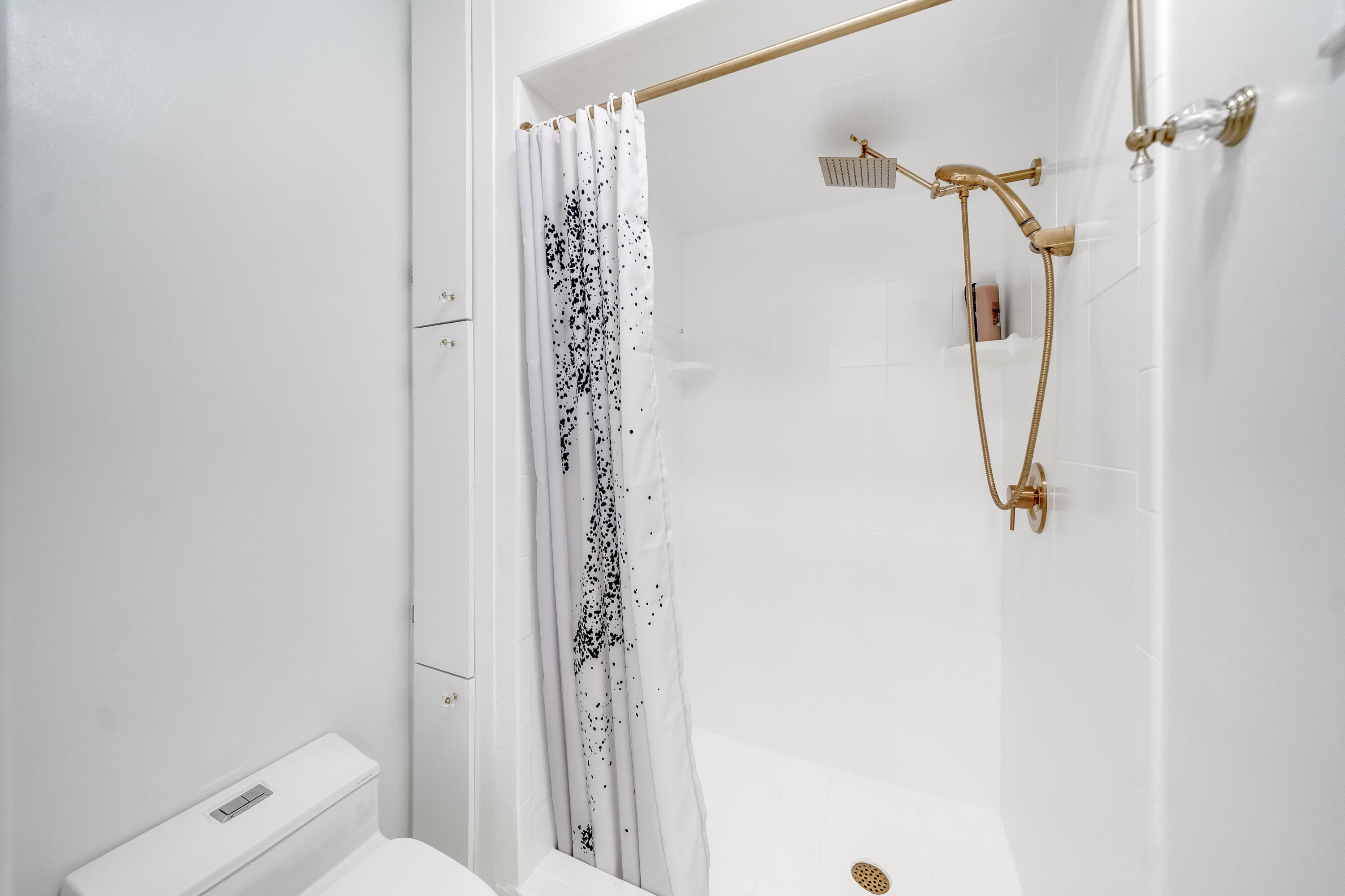583 Rambling Dr Circle Wellington, FL 33414 - Photo 15 of 40 a bathroom with a shower